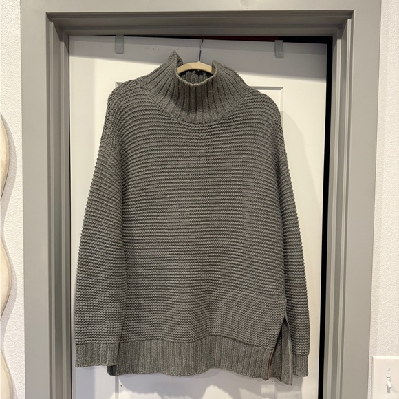 lululemon athletica Sweaters - Lululemon Size 10 gray chunky knit sweater